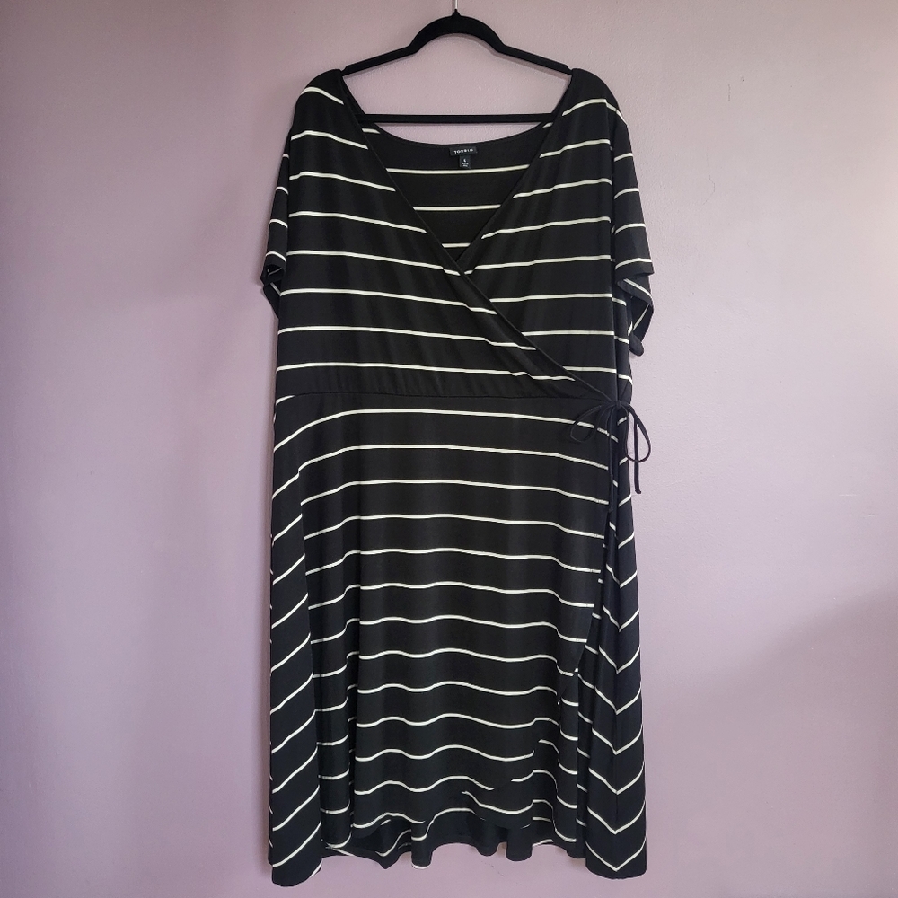 Torrid Black & White Striped V-Neck Wrapped Side Tie Stretchy Swing Dress